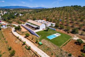 an aerial view of a villa with a swimming pool and a yard at Quinta da Várzea do Farelo in Mexilhoeira Grande