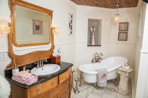 Fotografie z fotogalerie ubytování Red Gate Inn v destinaci McKinney