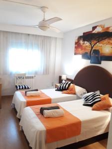 מיטה או מיטות בחדר ב-Villa Matias Pool and beach