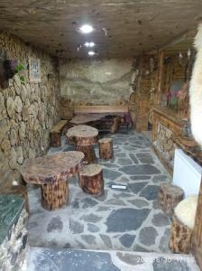 A restaurant or other place to eat at Qusha Guesthouse Meeting in the mountains and views
