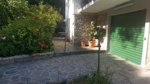 Vonkajšia záhrada v ubytovaní Villa Elena