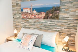 Postel nebo postele na pokoji v ubytování Old Town Rooms Piran