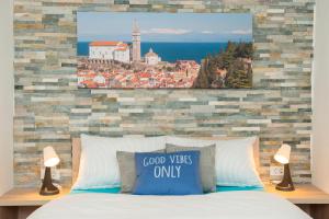 Postel nebo postele na pokoji v ubytování Old Town Rooms Piran