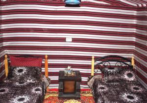 Un pat sau paturi într-o cameră la Wadi Ghwere Camp مخيم وادي الغوير