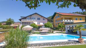 a villa with a swimming pool in a resort at Apartments Jernej am Turnersee in Sankt Kanzian