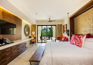 Cama o camas de una habitación en Secrets Akumal Riviera Maya - Adults Only