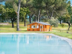 Bassein majutusasutuses Chalet do Lago või selle lähedal