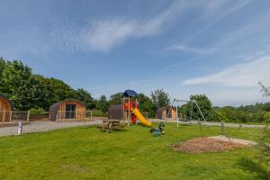 Herní místnost nebo prostor pro děti v ubytování Weedingshall Lodges