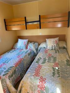 Postel nebo postele na pokoji v ubytování Alojamientos con piscina privada y cerca del mar, mire las fotos y elija el suyo, le esperamos + 89 fotografií