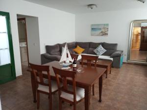 Część wypoczynkowa w obiekcie Apartamentos Casa Cipri