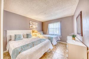 a bedroom with two beds and a window at Shorewalk Full Condo Lake view Near to Beach IMG in Bradenton