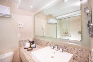 a bathroom with a sink, toilet and bathtub at Crown Paradise Club Cancun - All Inclusive in Cancún