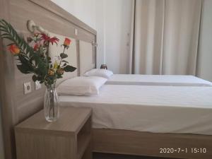 Postel nebo postele na pokoji v ubytování KELLY APARTMENTS