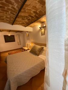 A bed or beds in a room at La Casa Di Ago