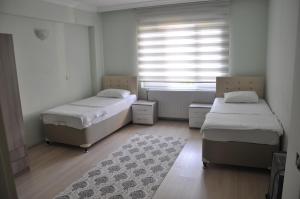 Giường trong phòng chung tại Balcı Apartment