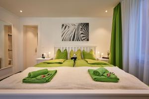 Giường trong phòng chung tại da Maurizio Suites +24 ảnh