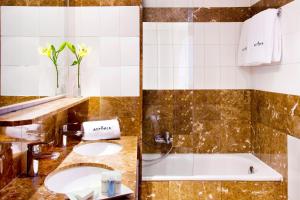 Koupelna v ubytování Hotel Astoria