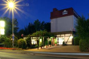 a building on the side of a street at night at Hotel-Restaurant Esbach Hof in Kitzingen