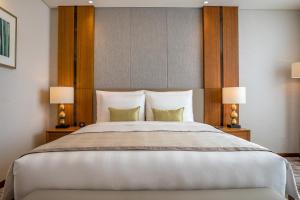 Ένα ή περισσότερα κρεβάτια σε δωμάτιο στο LOTTE Hotel Yangon