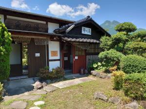 Gallery image of Yufuin Onsen Hasuwa Inn in Yufuin