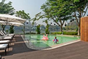 Πισίνα στο ή κοντά στο LOTTE Hotel Yangon