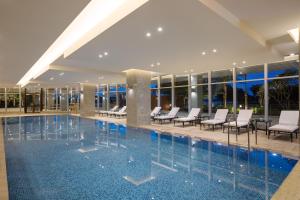 Πισίνα στο ή κοντά στο LOTTE Hotel Yangon