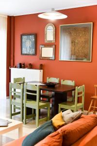 Posezení v ubytování Homie Apartment next to Acropolis