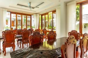 A restaurant or other place to eat at Caesar Phu Quoc Hotel