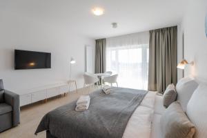 Posteľ alebo postele v izbe v ubytovaní Aquamarina Prima Studio with Sea View by Noclegi Renters