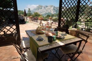 Nespecifikovaný výhled na hory nebo výhled na hory při pohledu z bed and breakfast