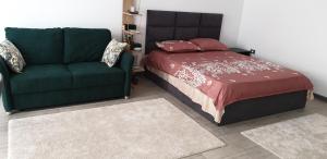 Un pat sau paturi într-o cameră la Alexandra Studio Alezzi +16 fotografii