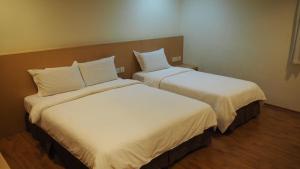 Säng eller sängar i ett rum på 906 Hotel Melaka Raya