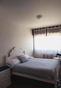 מיטה או מיטות בחדר ב-Apartamentos ClavedeSol II