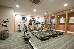 Fitness centrum a/nebo fitness zařízení v ubytování Champneys Tring
