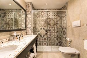 a bathroom with a toilet, sink, and bathtub at Hotel Indigo Verona - Grand Hotel Des Arts, an IHG Hotel in Verona