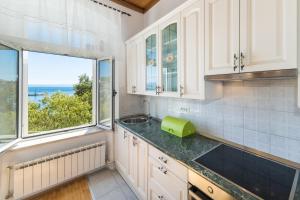 Kuchyň nebo kuchyňský kout v ubytování Apartment Riva
