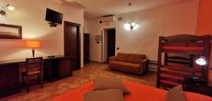 TV a/nebo společenská místnost v ubytování Hotel Neapolis
