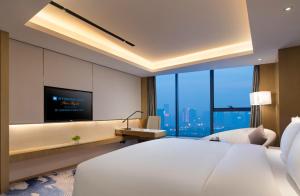 Televiisor ja/või meelelahutuskeskus majutusasutuses Wyndham Grand Plaza Royale Yuzhou Xiamen Wuyuan Bay