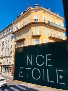 a street sign in front of a building at Hotel le Nice Etoile in Nice