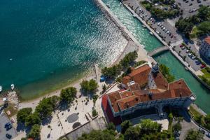 an aerial view of a building next to a beach at Apartments San Leopoldo in Crikvenica