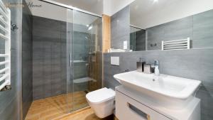 Phòng tắm tại Wonder Home - Apartamenty blisko wyciągów Ski Arena, parku wodnego, restauracji, Kościółka Wang +27 ảnh