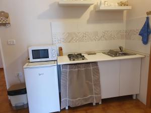 Η κουζίνα ή μικρή κουζίνα στο Iris Appartamenti