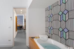 Ванная комната в Luxury Design Home & Jacuzzi in Heart of Sorrento