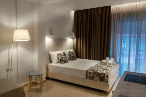 Postel nebo postele na pokoji v ubytování Arion suites