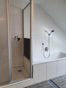 Koupelna v ubytování Dachgeschoss-Apartment in Landeck - 140m²