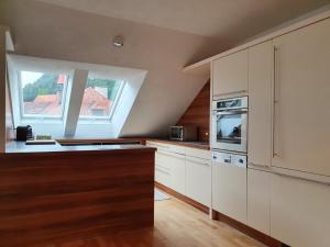 Kuchyň nebo kuchyňský kout v ubytování Dachgeschoss-Apartment in Landeck - 140m²