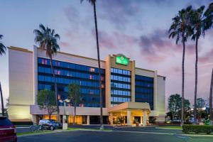 a hotel with a sign on the front of it at La Quinta by Wyndham Buena Park in La Palma