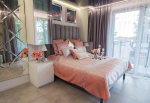 En eller flere senge i et værelse på ORKAN rooms&restaurant + 2 billeder