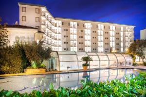 Bazén v ubytování Hotel Aurelia nebo v jeho okolí