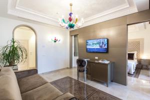 TV a/nebo společenská místnost v ubytování Hotel Aurelia